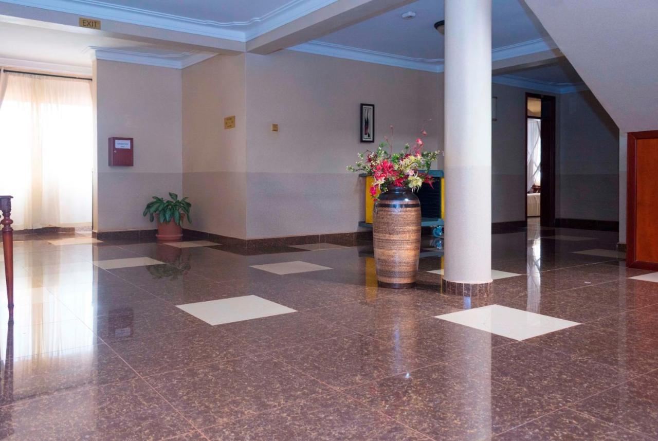 Sapphire Hotel Entebbe Kajansi Buitenkant foto