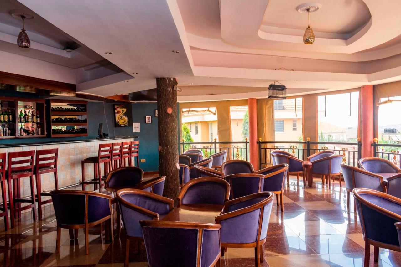 Sapphire Hotel Entebbe Kajansi Buitenkant foto
