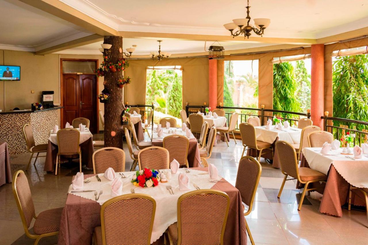 Sapphire Hotel Entebbe Kajansi Buitenkant foto