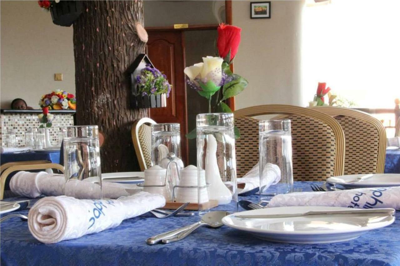 Sapphire Hotel Entebbe Kajansi Buitenkant foto