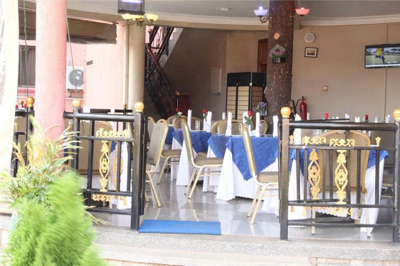 Sapphire Hotel Entebbe Kajansi Buitenkant foto