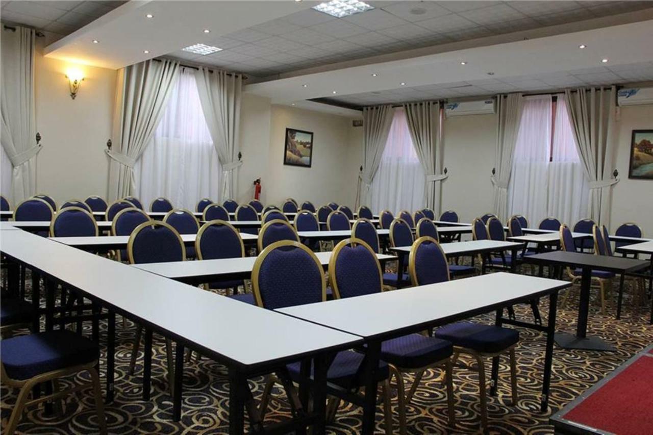 Sapphire Hotel Entebbe Kajansi Buitenkant foto