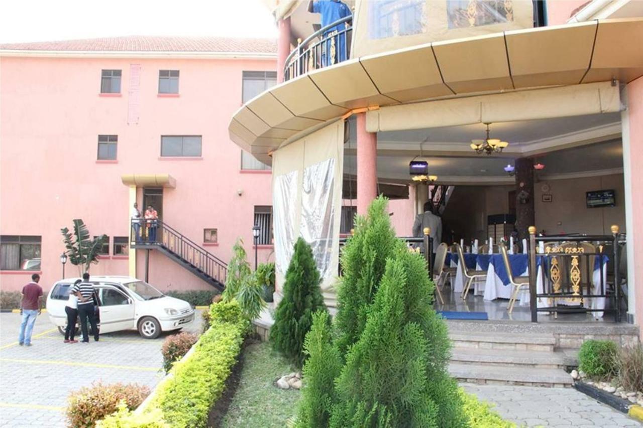 Sapphire Hotel Entebbe Kajansi Buitenkant foto