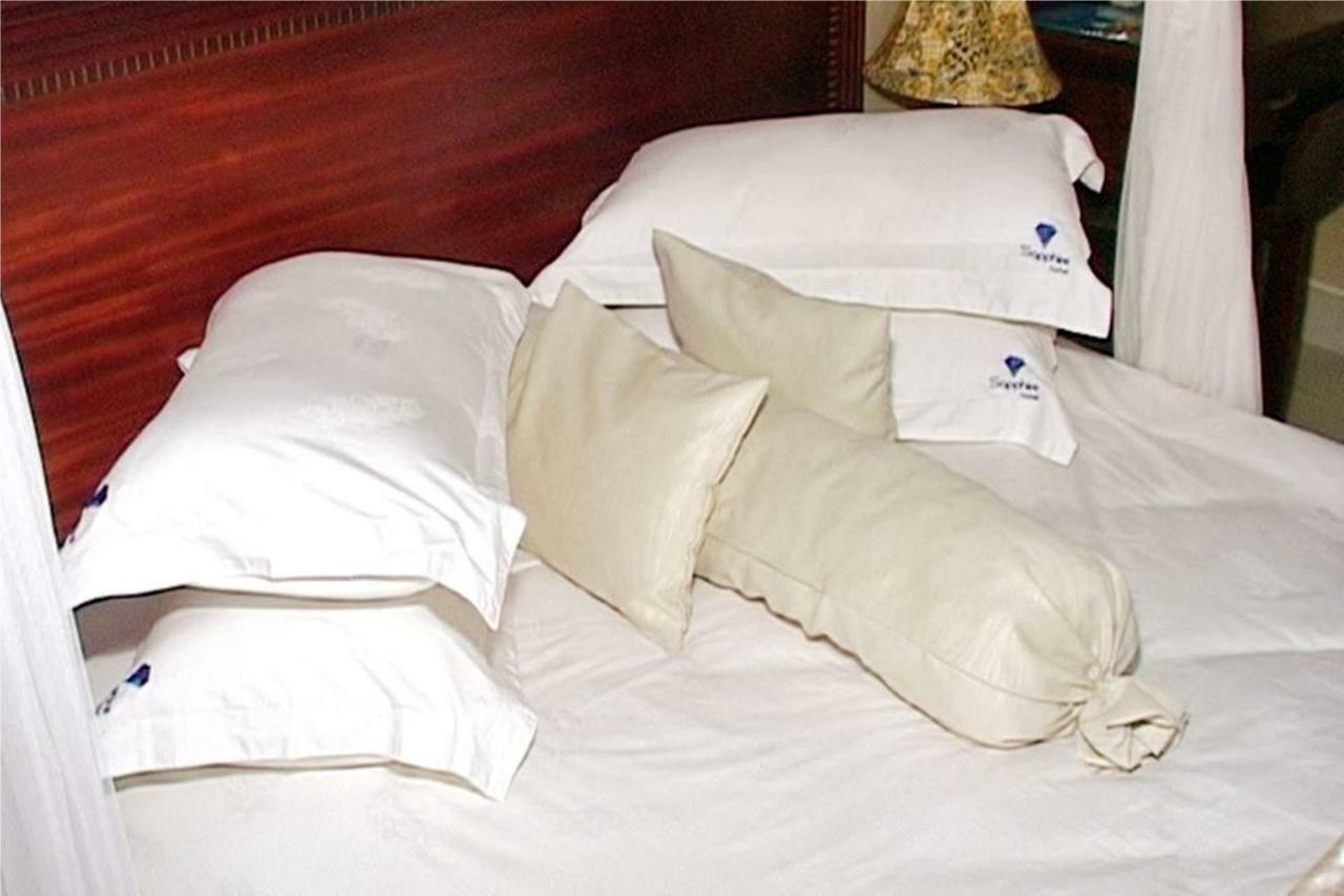 Sapphire Hotel Entebbe Kajansi Buitenkant foto