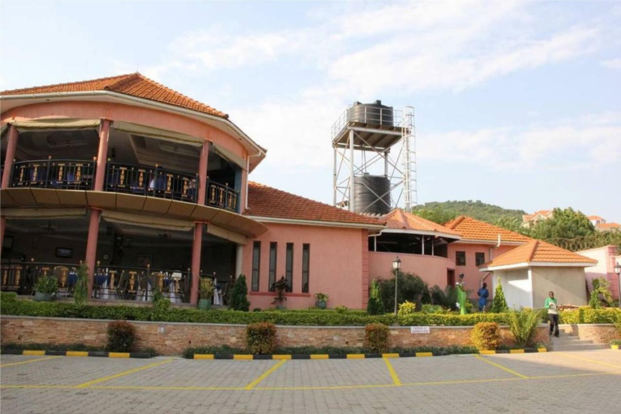 Sapphire Hotel Entebbe Kajansi Buitenkant foto